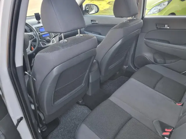 Hyundai i30 CW 1.4i i-Motion 2012 Benzine 8