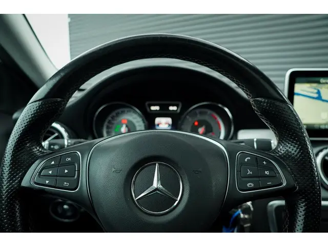 Mercedes-Benz GLA 250 4Matic 2015 Benzine 17