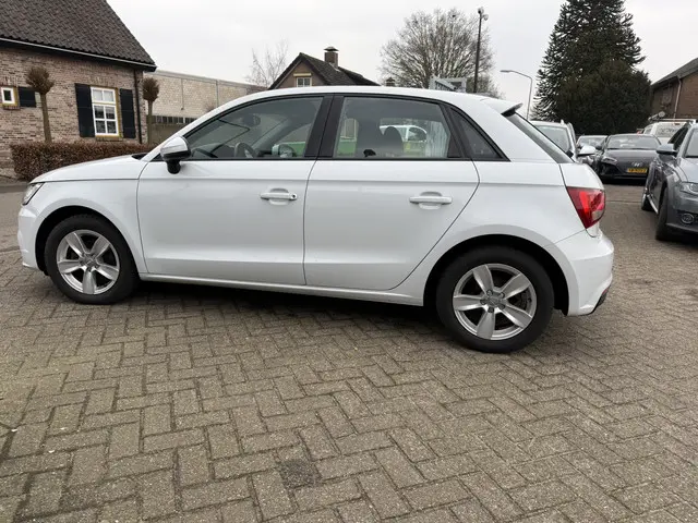 Audi A1 Sportback 1.4 TDI PRO LINE 2018 Diesel 4