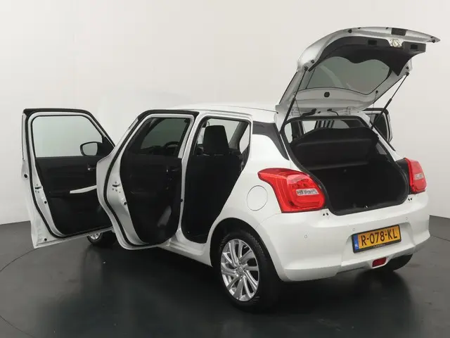 Suzuki Swift 1.2 Select Smart Hybrid 2022 Benzine 19