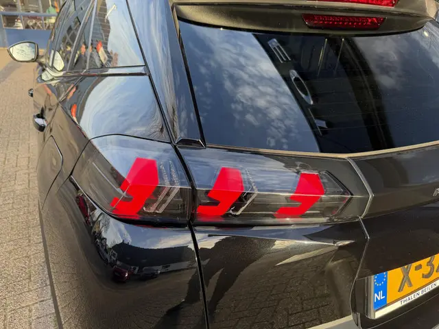 Peugeot 2008 1.2 Turbo 130 PK GT 2023 Benzine 44