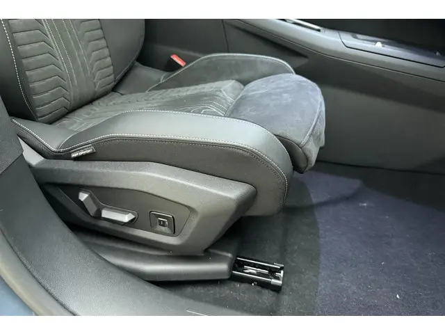 Peugeot 3008 1.2 Hybrid 136 GT 2025 Hybride Benzine 15