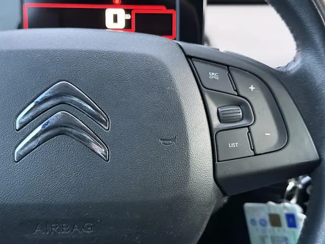 Citroën C4 Cactus 1.2 PureTech Shine 2015 Benzine 18