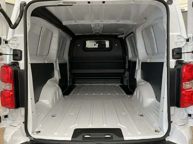 Peugeot Expert 2.0 BlueHDi 145 S&S EAT8 L3 2023 Diesel 36