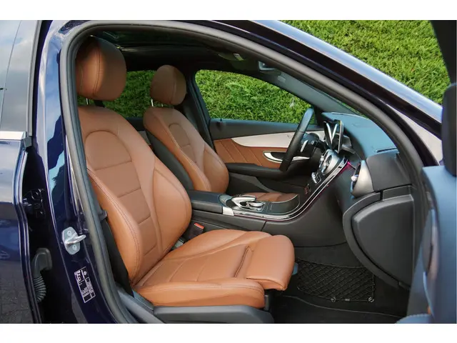 Mercedes-Benz C-Klasse C 180 AMG line 2020 Benzine 6