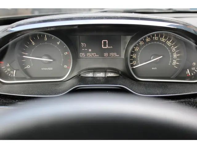 Peugeot 208 1.5 BlueHDi Blue Lease Active 2019 Diesel 17