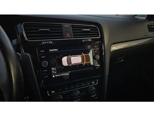 Volkswagen Golf 1.5 TSI JOIN R-Line 2018 Benzine 18