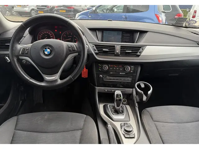 BMW X1 sDrive20i Executive 2015 Benzine 9