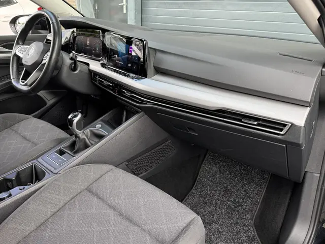 Volkswagen Golf 1.0 TSI LIFE 2023 Benzine 9