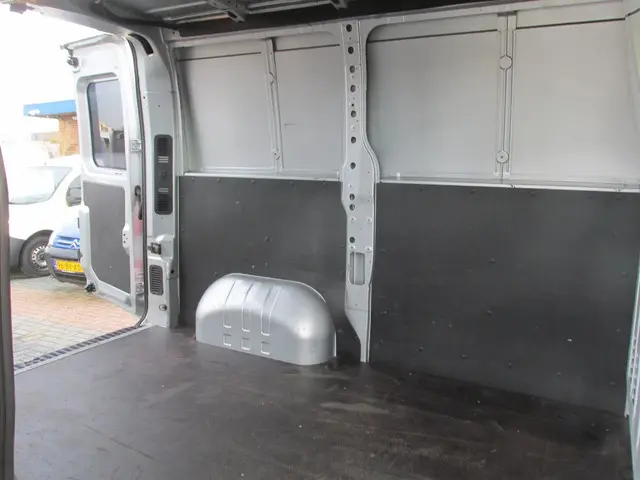 Renault Master Automaat 2012 Diesel 17