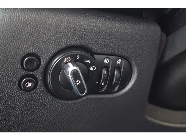 MINI One Mini 1.5 Essential 2021 Benzine 15