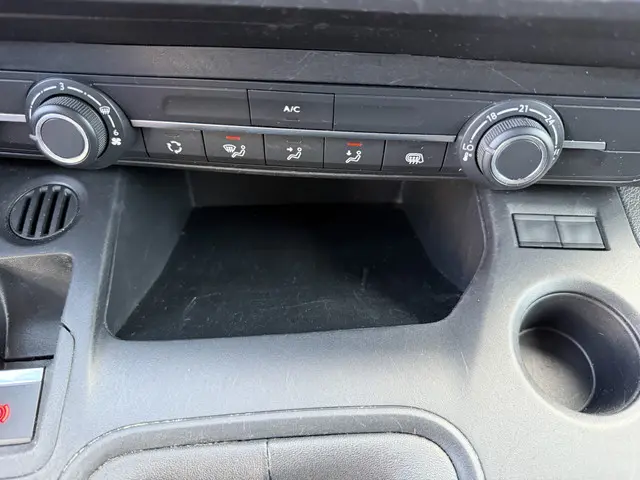 Peugeot Partner 1.2 PureTech Premium 2021 Benzine 36