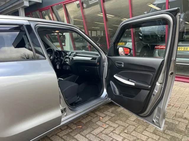 Suzuki Swift 1.2 Select 2017 Benzine 26