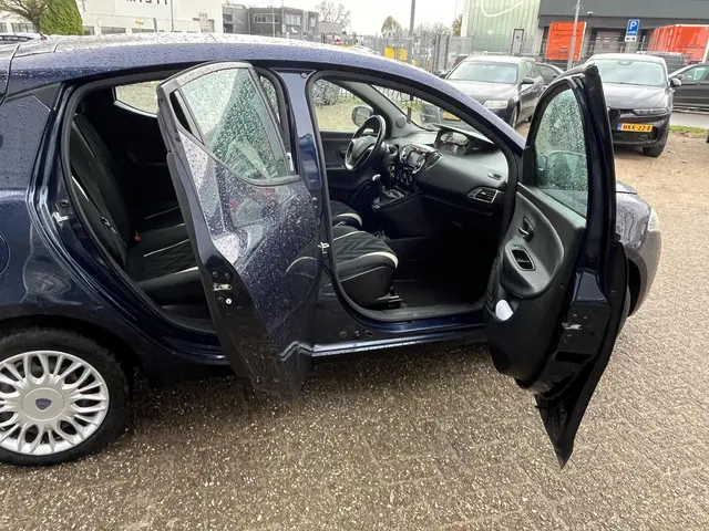 Lancia Ypsilon 0.9 TwinAir Gold 2016 Benzine 11