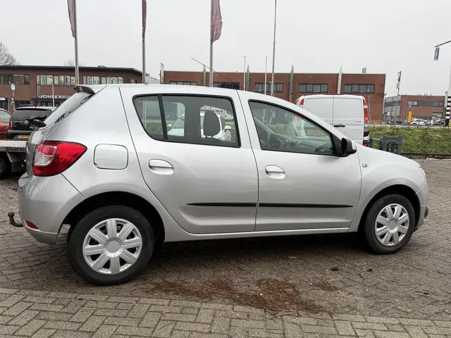Dacia Sandero 0.9 TCe Lauréate 12/2013 Navi 2013 Benzine 13