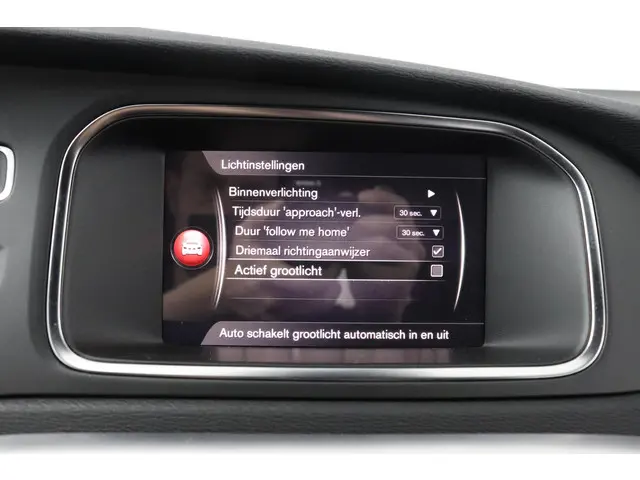 Volvo V40 1.5 T3 R-Design 2019 Benzine 24