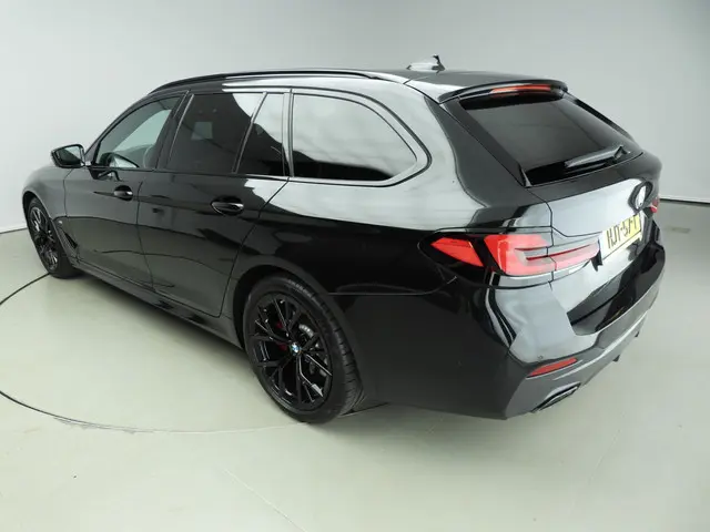 BMW 5 Serie Touring 540i xDrive 2023 Benzine 40