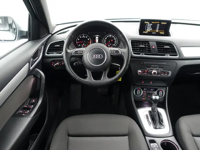 Audi Q3 1.4 TFSI S line Black Optic Aut- 2017 Benzine 6