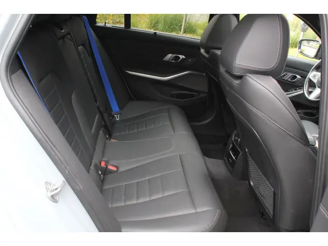 BMW 3 Serie Touring 320e 2023 Hybride Benzine 24