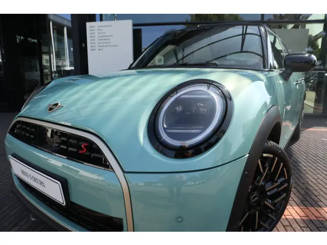 MINI 5-Deurs S 2025 Benzine 6