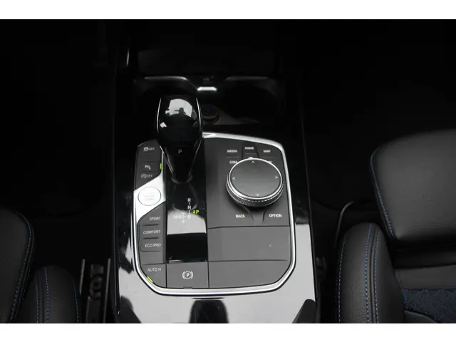 BMW 1 Serie 118i Executive Edition 2021 Benzine 13