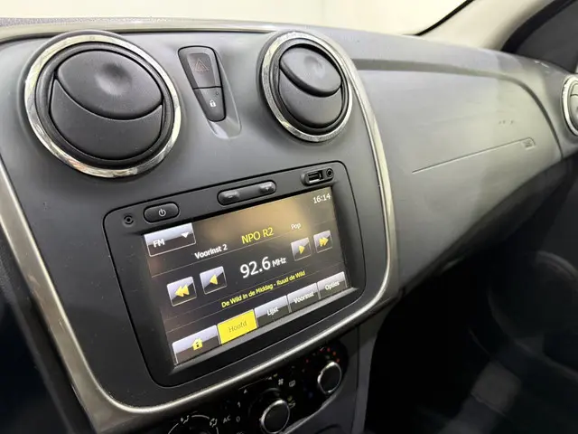 Dacia Sandero Stepway 0.9 TCe Laureate Navi 2014 Benzine 24