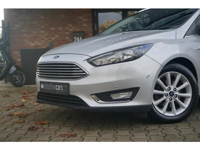 Ford Focus Wagon 1.0 EcoBoost Titanium 2016 Benzine 6