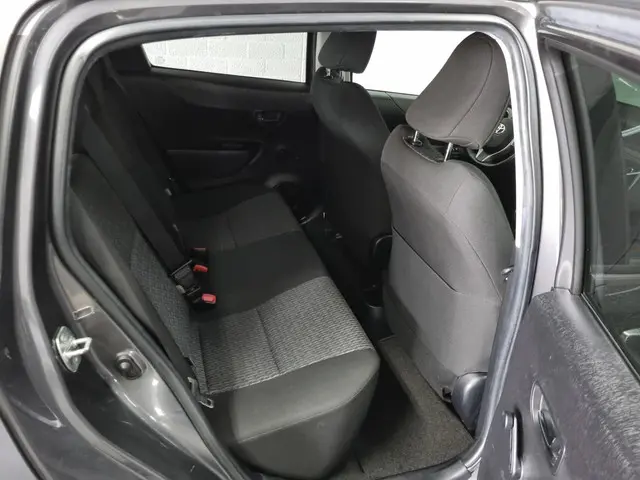 Toyota Yaris 1.3 VVT-i Style / Trekhaak / Airco 2013 Benzine 19