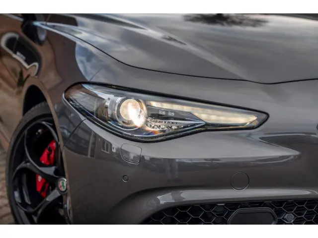 Alfa Romeo Giulia 2.0 T 280pk AWD Veloce 2019 Benzine 3