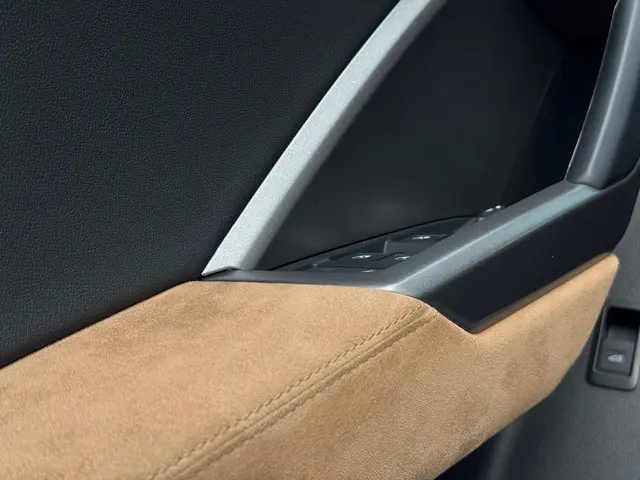 Audi Q3 35 TFSI * Leder * 360 Camera * Keyless 2020 Benzine 12