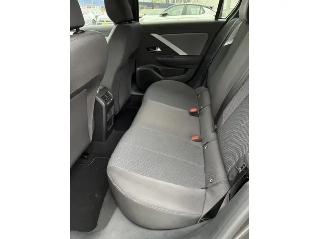 Opel Astra 1.2 Turbo Business Edition 2025 Benzine 44