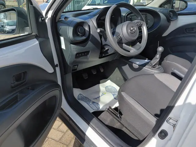 Toyota Aygo X 1.0 VVT-i MT 2023 Benzine 3