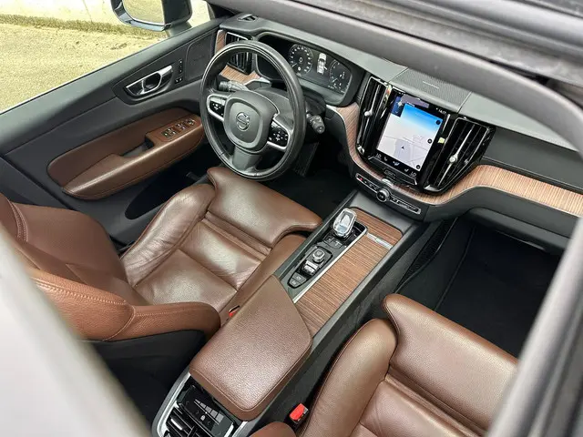 Volvo XC60 2.0 B4 Inscription 2021 Benzine 28