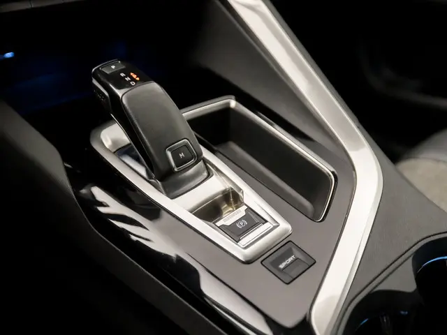 Peugeot 3008 1.2 PureTech Allure Sport 2018 Benzine 10