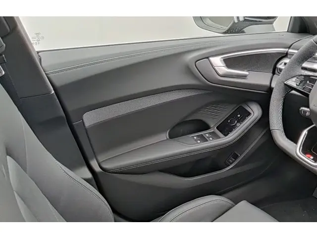 Audi A5 Avant 2.0 TFSI quattro S edition 2024 Benzine 21