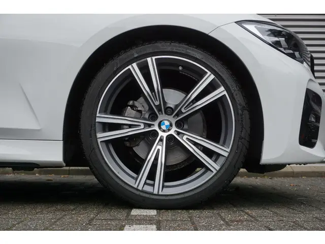 BMW 3 Serie Touring 320i 2021 Benzine 6