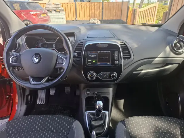 Renault Captur 0.9 TCe Bose 2018 Benzine 25