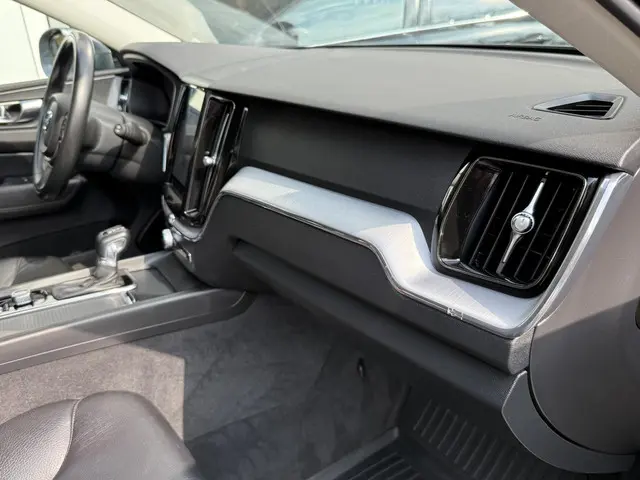 Volvo XC60 2.0 T5 AWD Momentum Pro 2018 Benzine 41