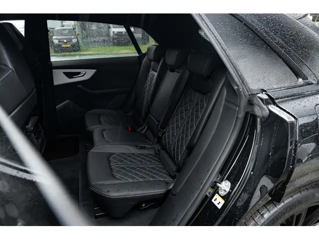 Audi Q8 55 TFSI-E quattro 2023 Hybride Benzine 28