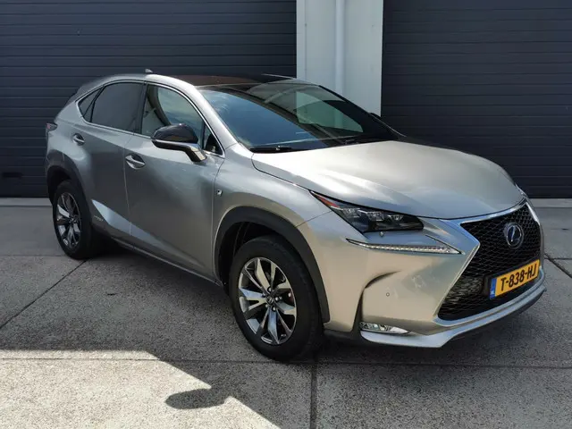 Lexus NX 300h AWD F Sport Line 2015 Hybride Benzine 13