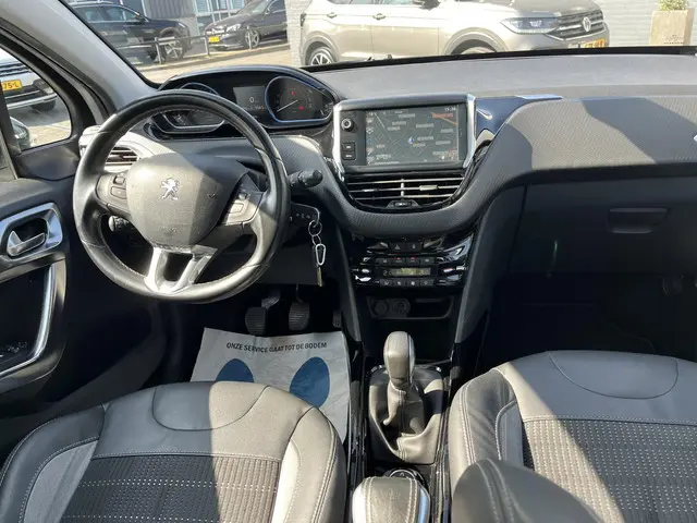 Peugeot 2008 1.6 VTi 120 pk Crossway 2015 Benzine 8