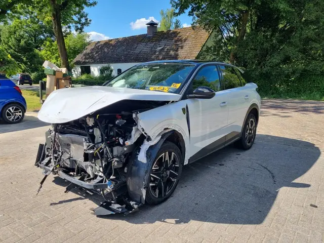 Peugeot 3008 1.2 Hybrid 136 GT 2024 Hybride Benzine 5
