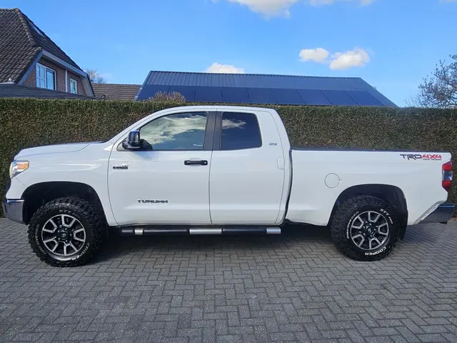 Toyota Tundra 5.7L V8 2015 Benzine 4
