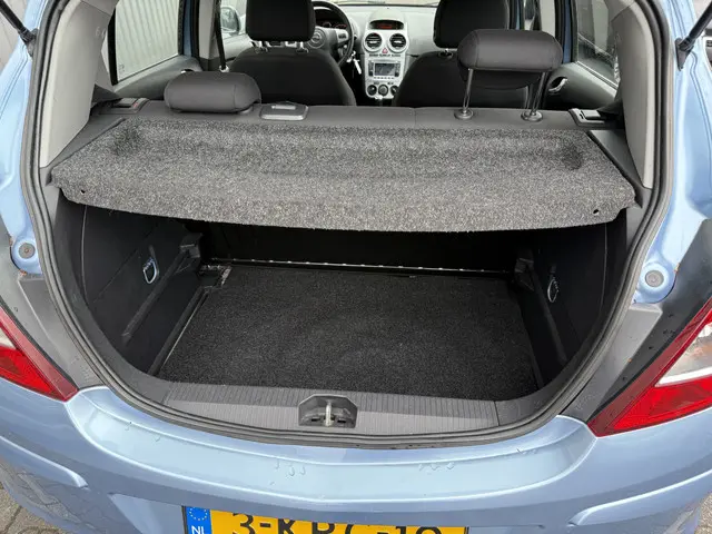 Opel Corsa 1.2-16V Berlin 2013 Benzine 19