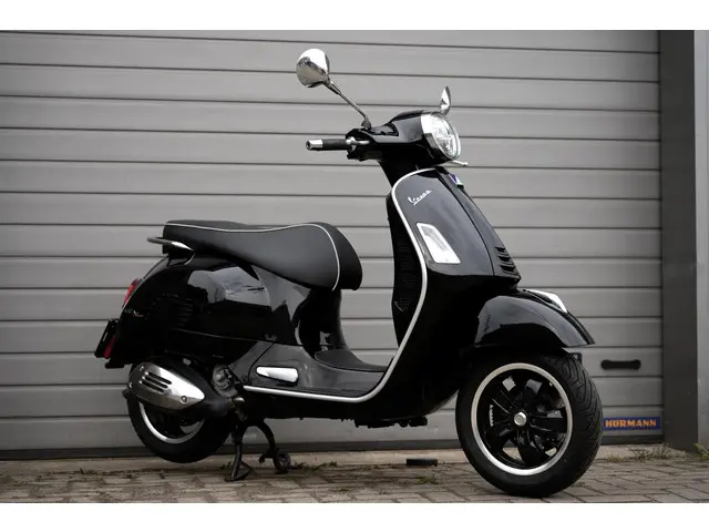 Vespa GTS 300 HPE 2022 Benzine 10