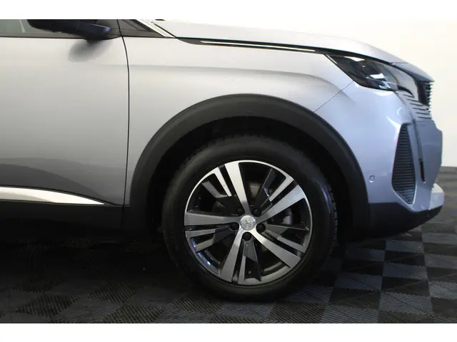 Peugeot 5008 1.2 PureTech Allure 2022 Benzine 12