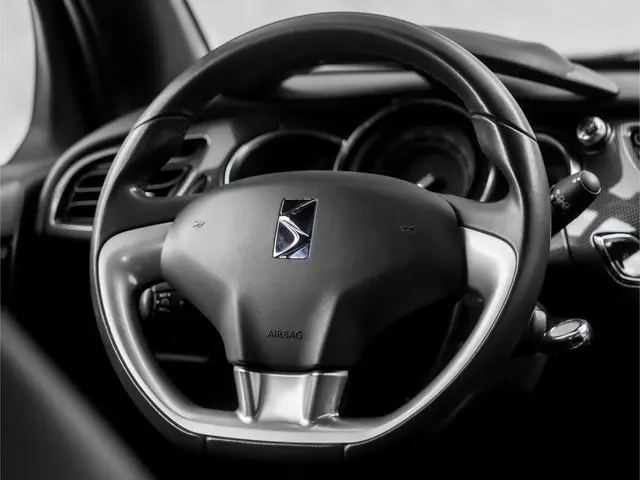 DS DS 3 1.2 VTi So Chic 2014 Benzine 17