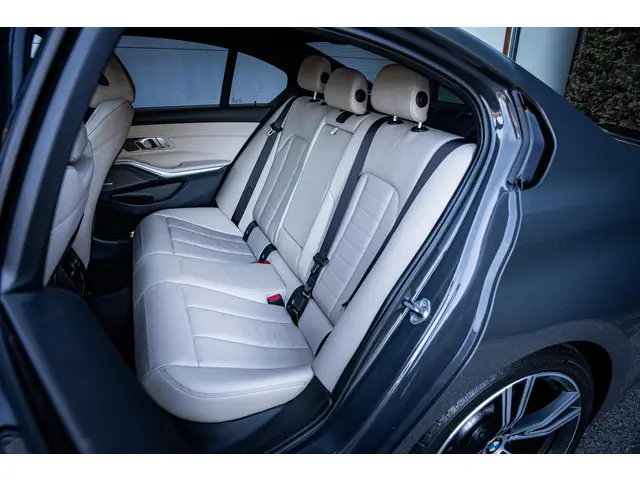 BMW 3 Serie 330i M-Sport 2019 Benzine 5