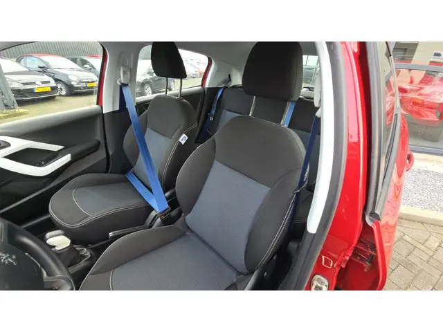 Peugeot 208 1.0 VTi LIKE 2014 Benzine 25