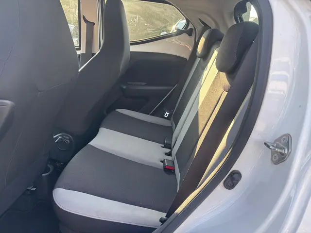 Toyota Aygo 1.0 VVT-i x-play 2017 Benzine 8